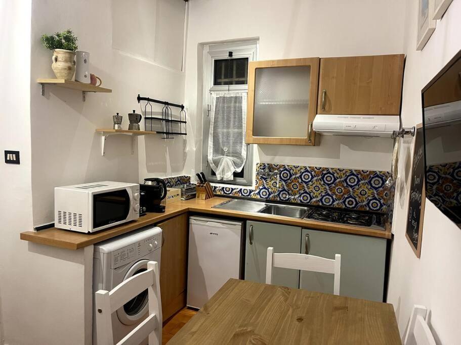 Ridi Che Ti Passa In Vico Lavagna Appartement Genua Buitenkant foto